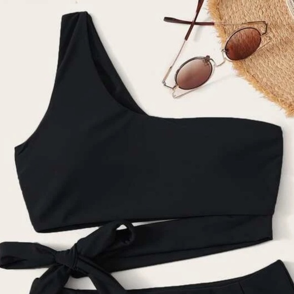 🌸🌸🌸 3/25$ SHEIN bathing suit top - Picture 1 of 2